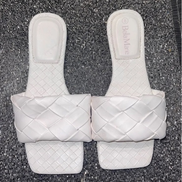 Sandal’s - Picture 2 of 4